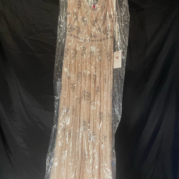 Mac‎ Duggal 93575 Women’s Elegant Floral Embellished Evening Gown, size 8 - Picture 4 of 7